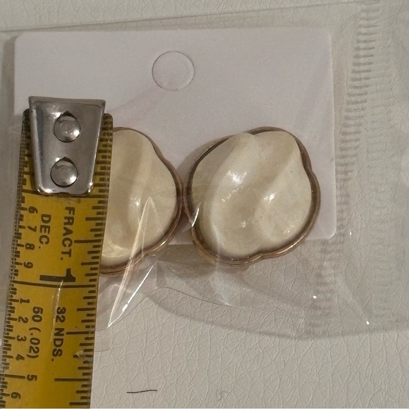 Trifari vintage very early clip on earrings - Picture 4 of 7